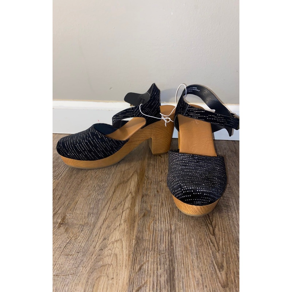 NWT Universal Thread Black/Glittery Wedges sz 7